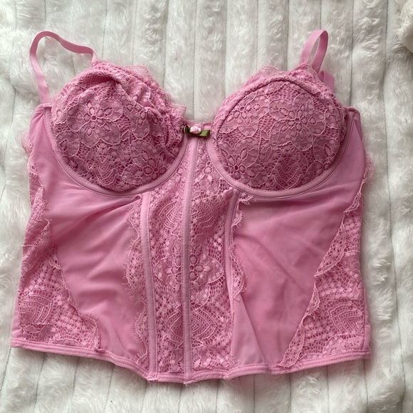 Lacey Pink corset with rose embellishment - Picture 1 of 4